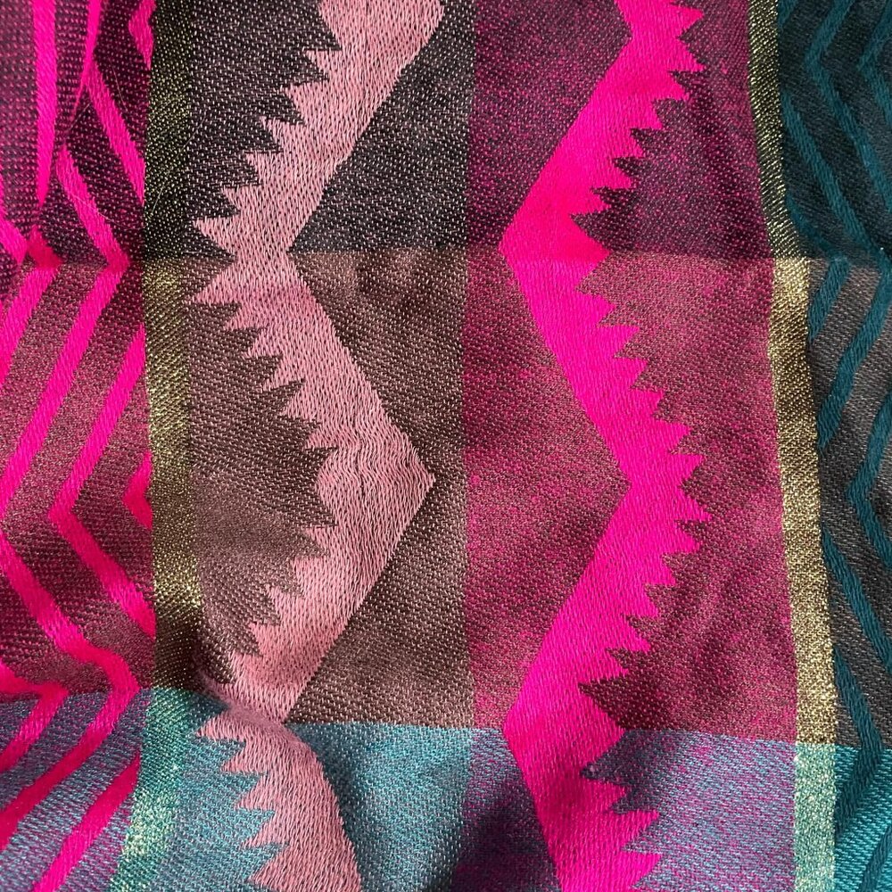Forever 21 Aztec Design Scarf - Picture 4 of 6